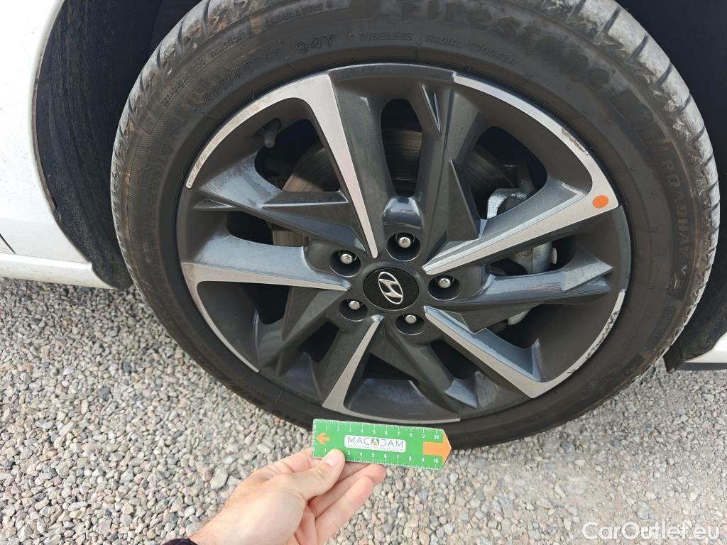  Hyundai  i30 HYUNDAI  / 2020 / 5P / berlina con portón 1.5 DPI Klass SLX #10