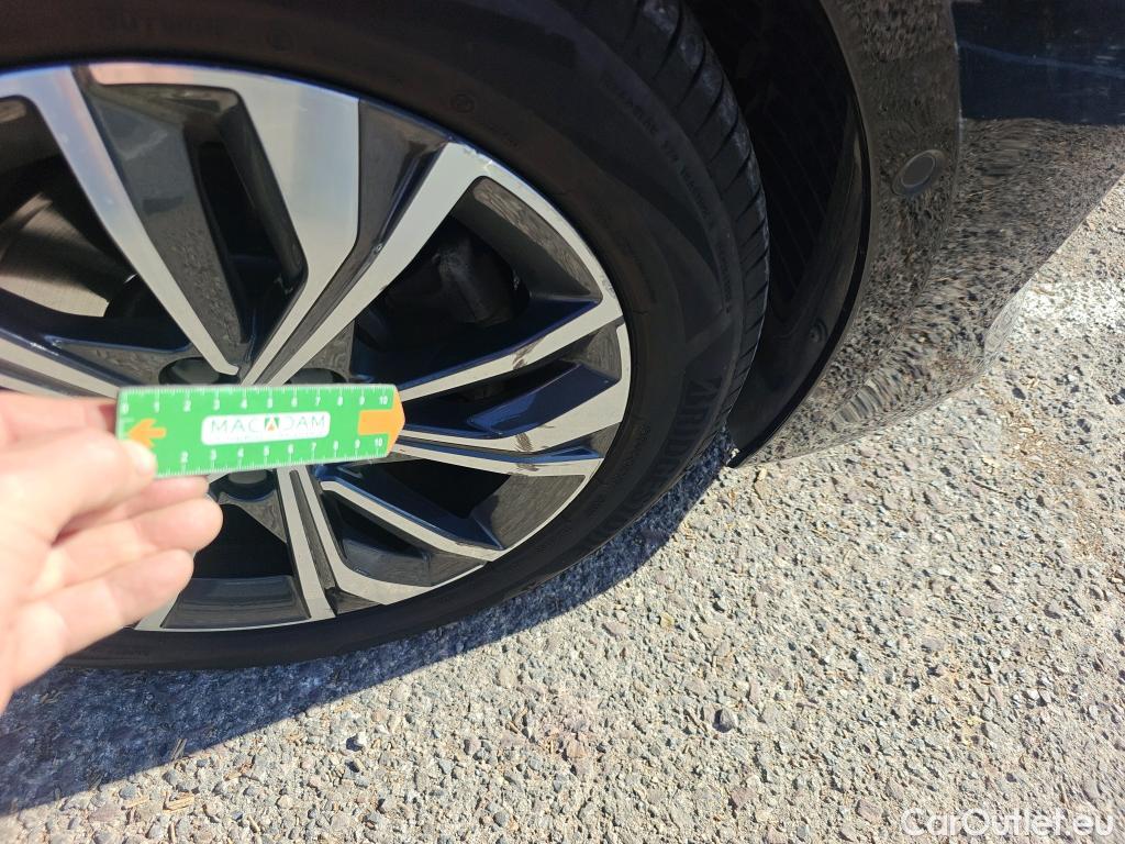  Peugeot  508 PEUGEOT  / 2018 / 5P / berlina con portón 5P Allure Pack PureTech 130 S&S EAT8 #25