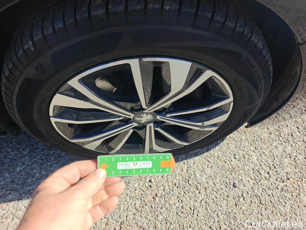  Peugeot  508 PEUGEOT  / 2018 / 5P / berlina con portón 5P Allure Pack PureTech 130 S&S EAT8 #24