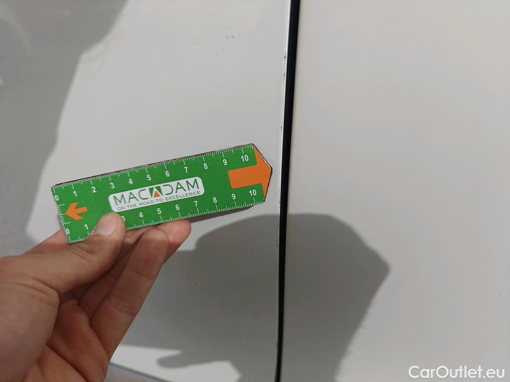  Peugeot  2008 PEUGEOT  / 2019 / 5P / todoterreno Allure BlueHDI 100 S&S BVM6 (AC) #20