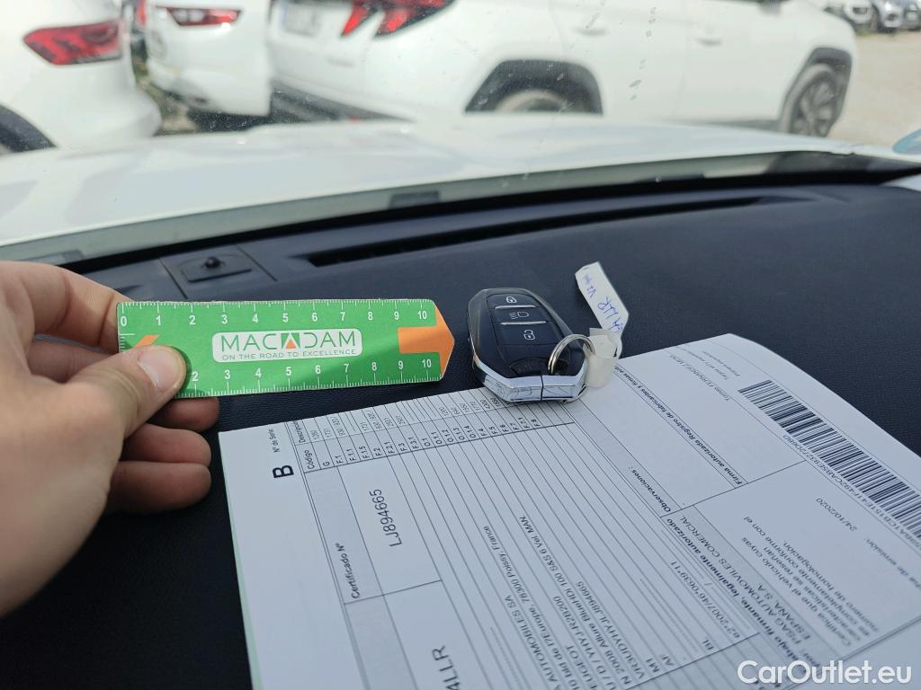  Peugeot  2008 PEUGEOT  / 2019 / 5P / todoterreno Allure BlueHDI 100 S&S BVM6 (AC) #2