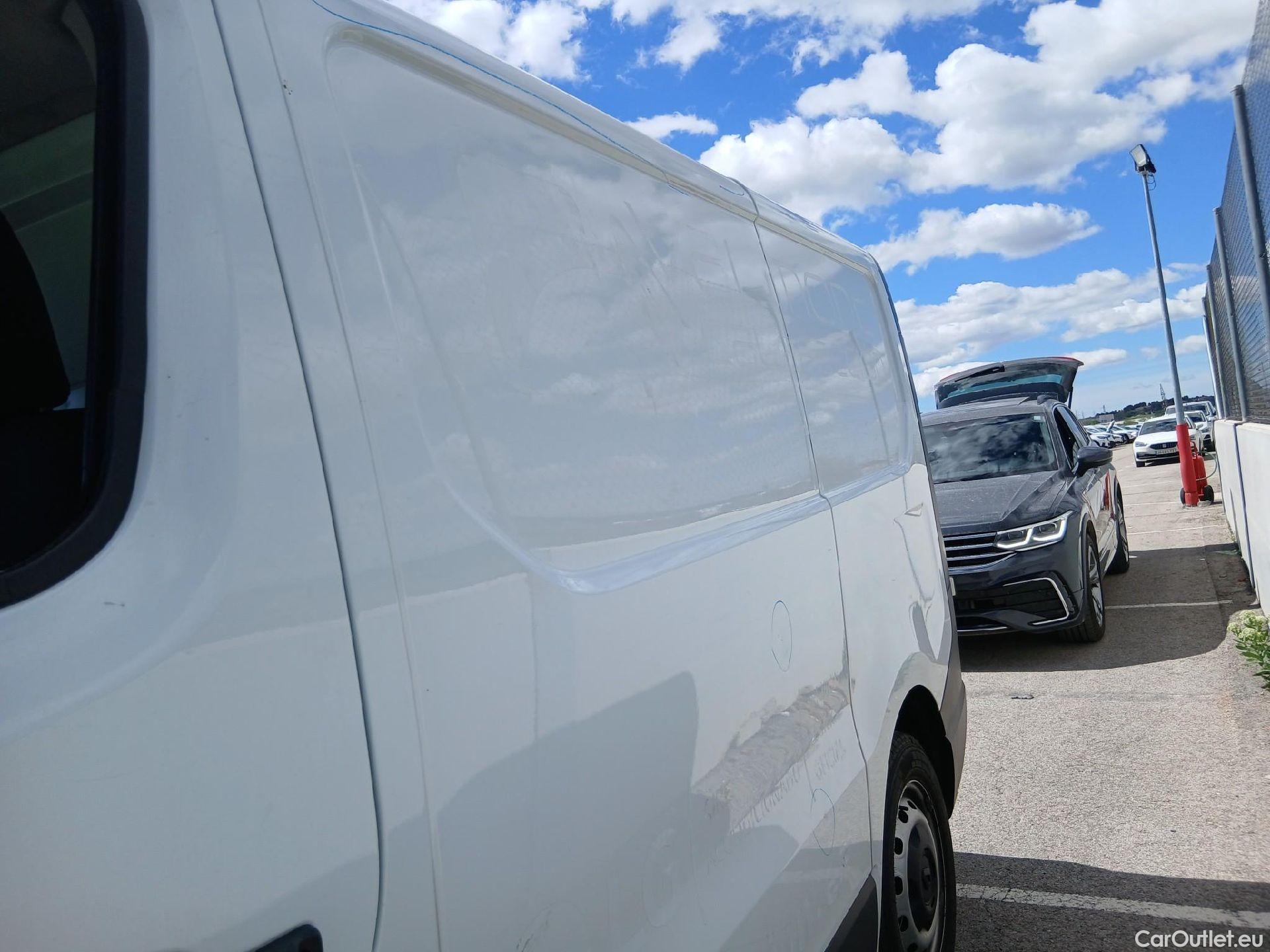  Renault  Trafic RENAULT  / 2019 / 4P / furgón Furgón 27 L1H1 Energy BluedCi 88 kW (AC) #11