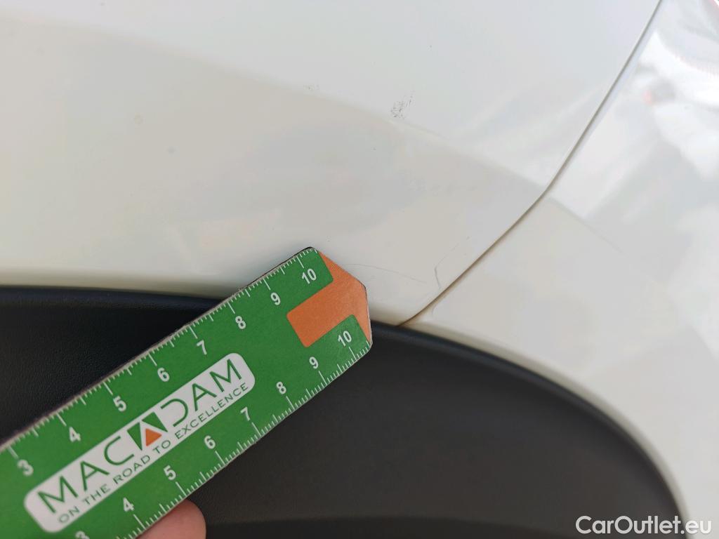  Peugeot  2008 PEUGEOT  / 2019 / 5P / todoterreno Allure BlueHDI 100 S&S BVM6 (AC) #50