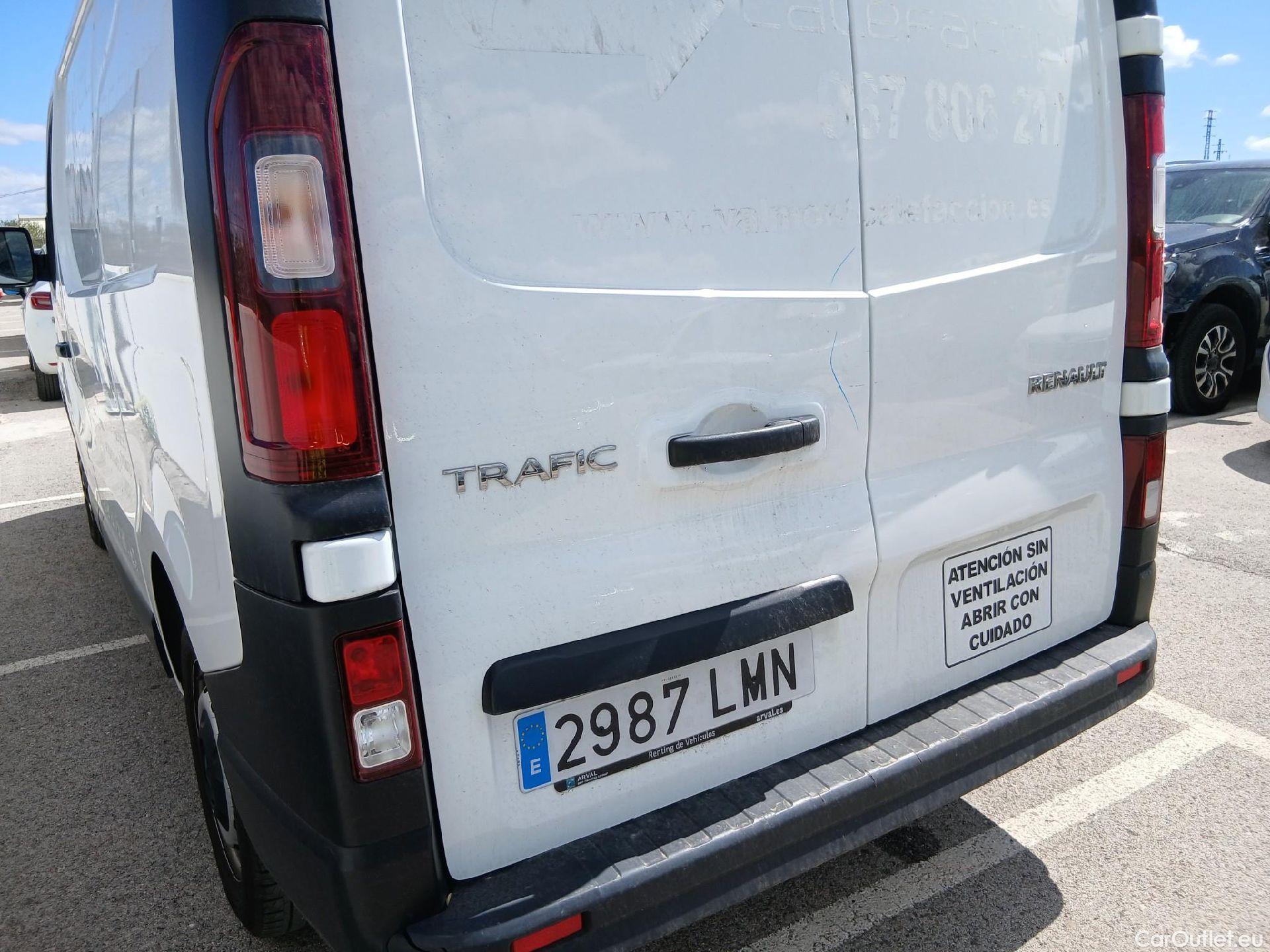  Renault  Trafic RENAULT  / 2019 / 4P / furgón Furgón 27 L1H1 Energy BluedCi 88 kW (AC) #15