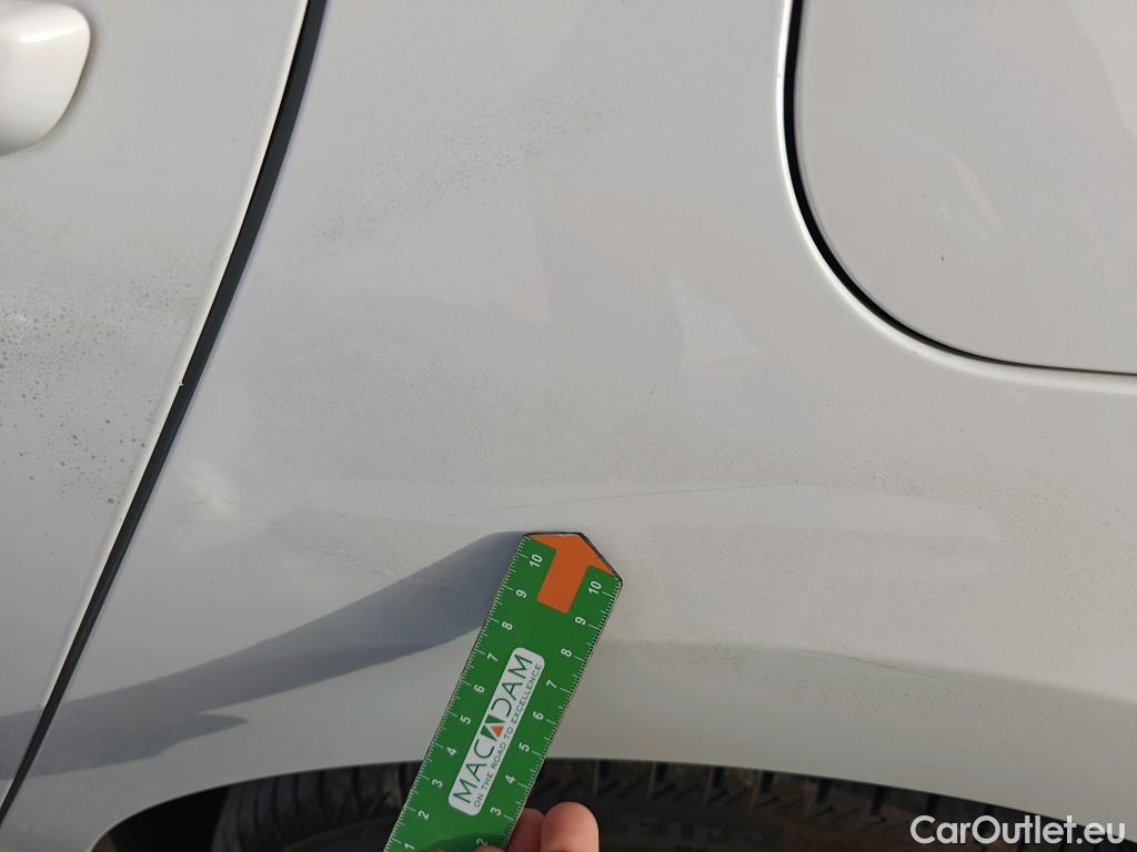  Hyundai  i30 HYUNDAI  / 2020 / 5P / berlina con portón 1.5 DPI Klass SLX #30