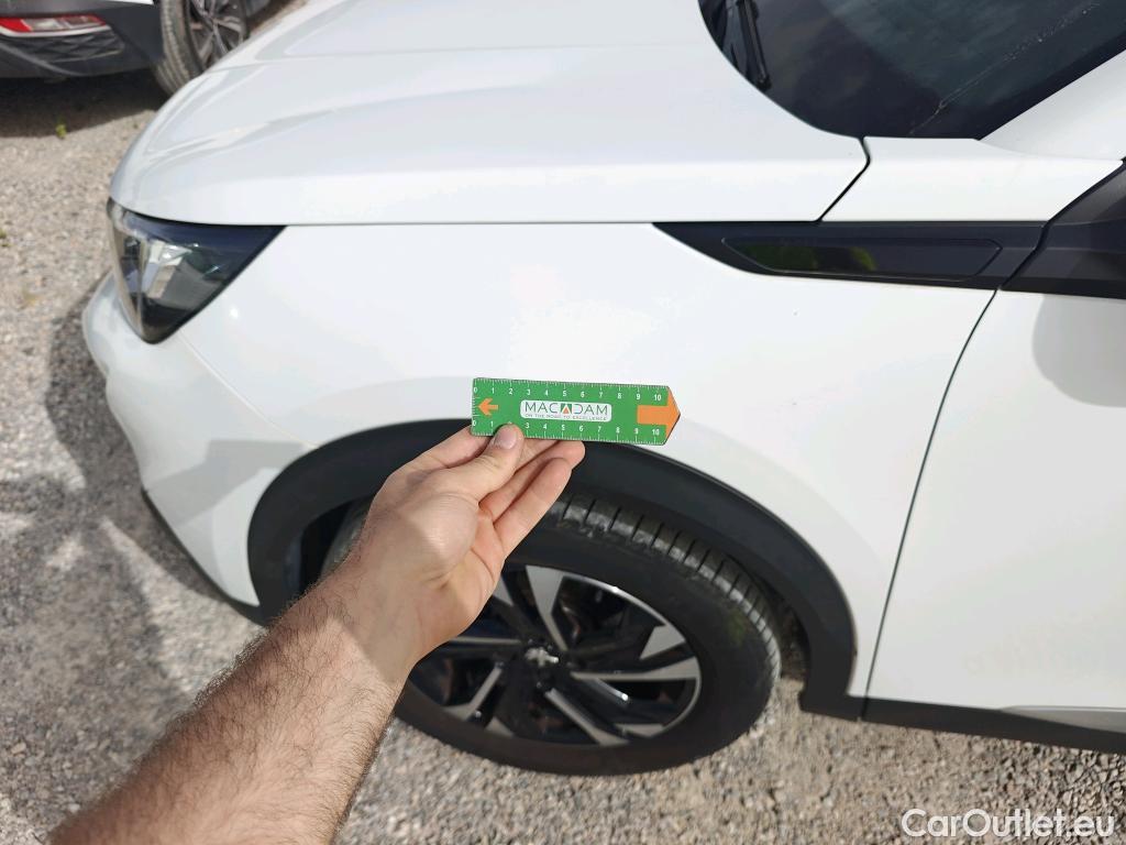  Peugeot  2008 PEUGEOT  / 2019 / 5P / todoterreno Allure BlueHDI 100 S&S BVM6 (AC) #53