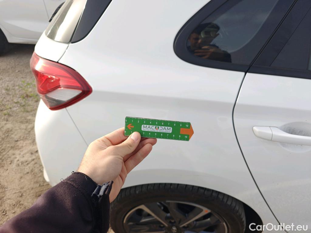  Hyundai  i30 HYUNDAI  / 2020 / 5P / berlina con portón 1.5 DPI Klass SLX #31