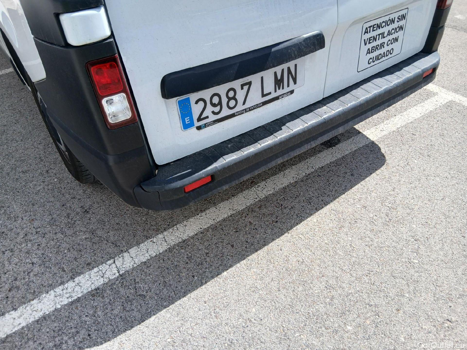  Renault  Trafic RENAULT  / 2019 / 4P / furgón Furgón 27 L1H1 Energy BluedCi 88 kW (AC) #13