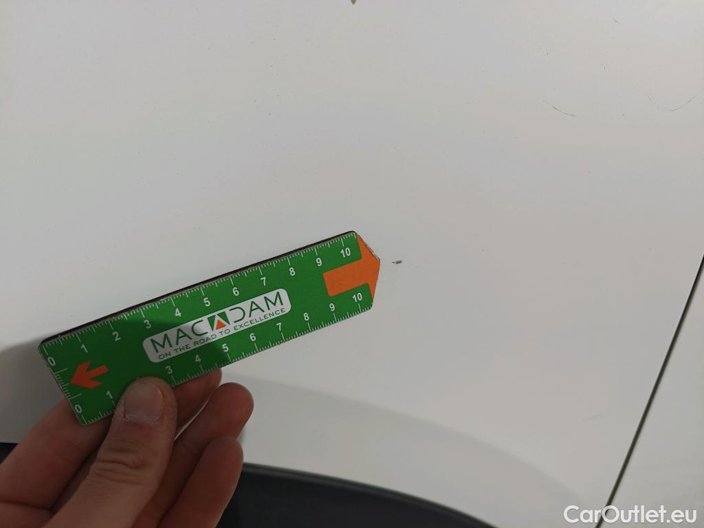  Peugeot  2008 PEUGEOT  / 2019 / 5P / todoterreno Allure BlueHDI 100 S&S BVM6 (AC) #54