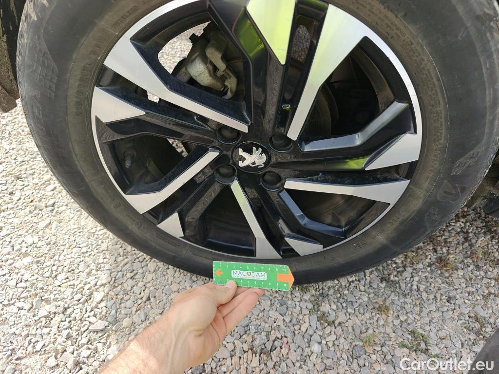  Peugeot  2008 PEUGEOT  / 2019 / 5P / todoterreno Allure BlueHDI 100 S&S BVM6 (AC) #61