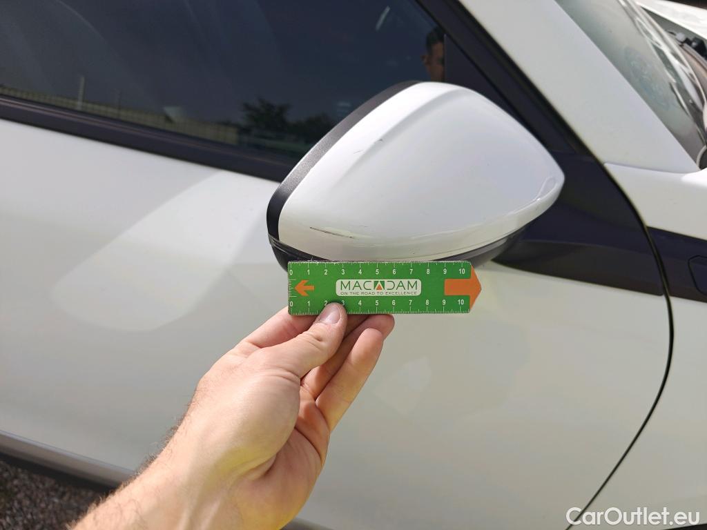  Peugeot  2008 PEUGEOT  / 2019 / 5P / todoterreno Allure BlueHDI 100 S&S BVM6 (AC) #59