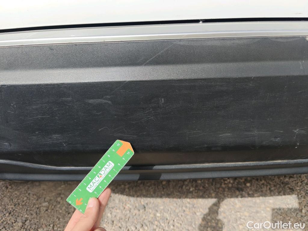  Peugeot  2008 PEUGEOT  / 2019 / 5P / todoterreno Allure BlueHDI 100 S&S BVM6 (AC) #30