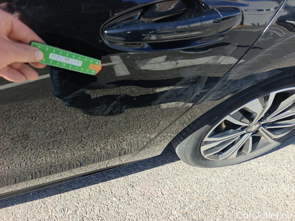  Peugeot  508 PEUGEOT  / 2018 / 5P / berlina con portón 5P Allure Pack PureTech 130 S&S EAT8 #40