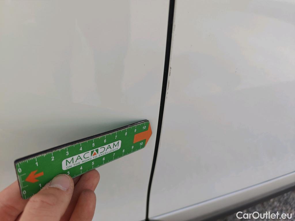  Peugeot  2008 PEUGEOT  / 2019 / 5P / todoterreno Allure BlueHDI 100 S&S BVM6 (AC) #23