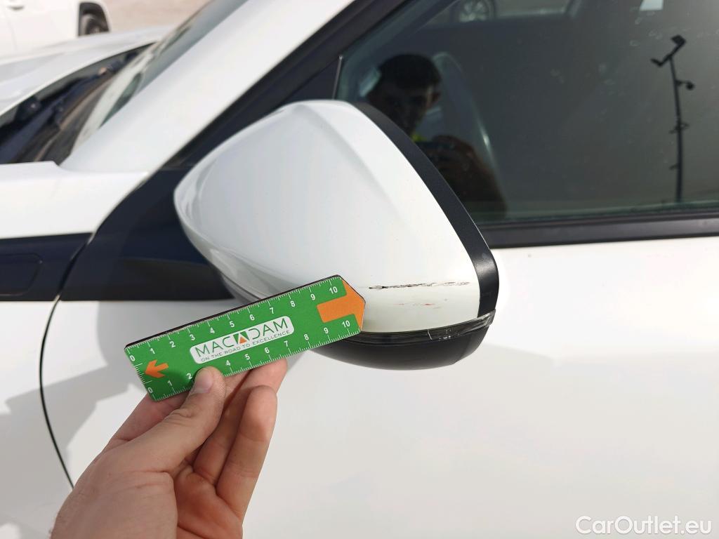  Peugeot  2008 PEUGEOT  / 2019 / 5P / todoterreno Allure BlueHDI 100 S&S BVM6 (AC) #45