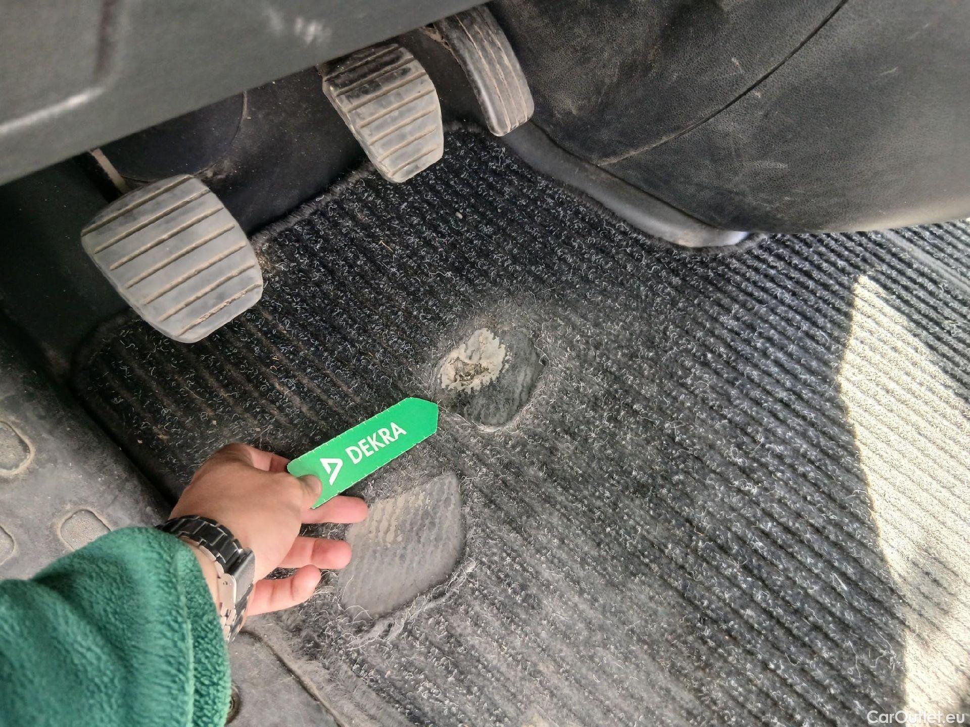  Renault  Trafic RENAULT  / 2019 / 4P / furgón Furgón 27 L1H1 Energy BluedCi 88 kW (AC) #6