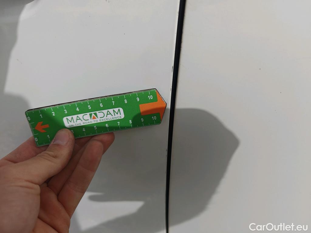  Peugeot  2008 PEUGEOT  / 2019 / 5P / todoterreno Allure BlueHDI 100 S&S BVM6 (AC) #19