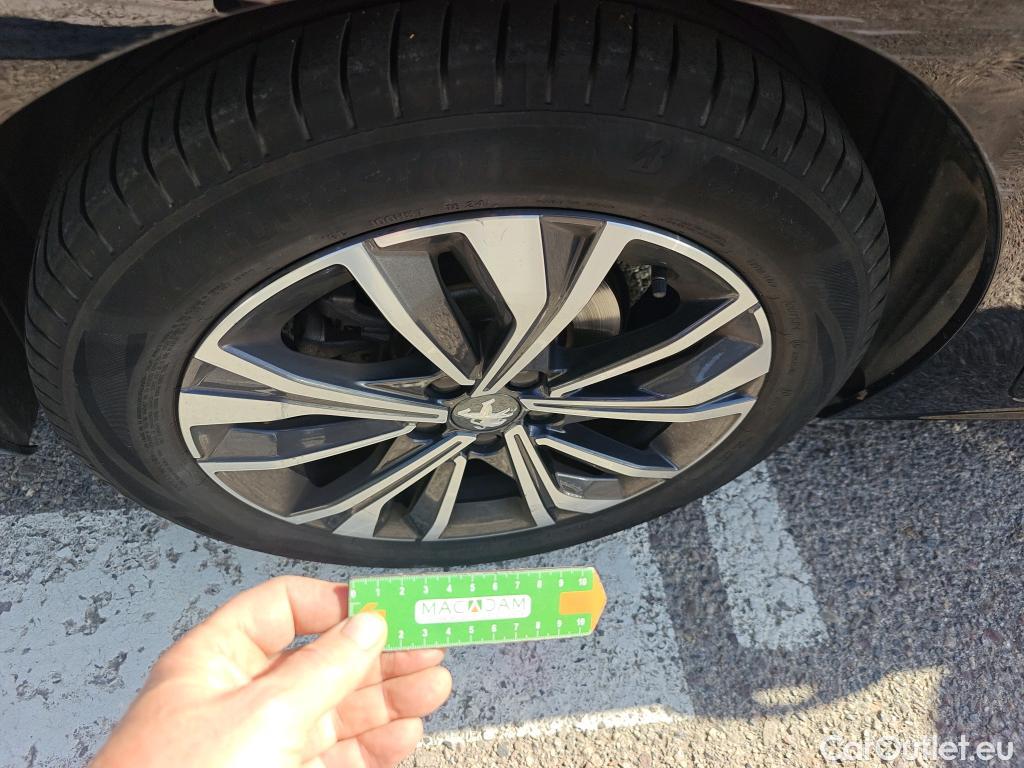  Peugeot  508 PEUGEOT  / 2018 / 5P / berlina con portón 5P Allure Pack PureTech 130 S&S EAT8 #28