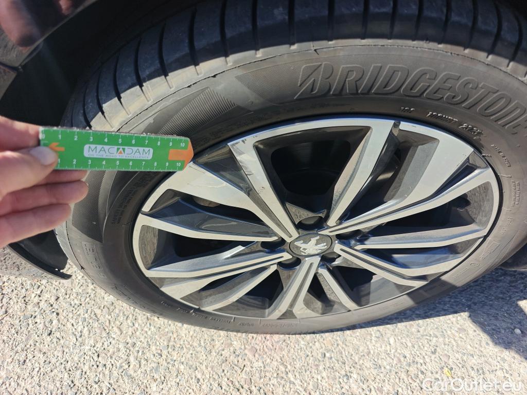  Peugeot  508 PEUGEOT  / 2018 / 5P / berlina con portón 5P Allure Pack PureTech 130 S&S EAT8 #27