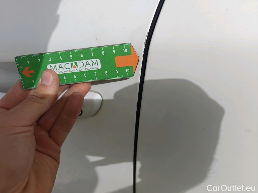  Peugeot  2008 PEUGEOT  / 2019 / 5P / todoterreno Allure BlueHDI 100 S&S BVM6 (AC) #18