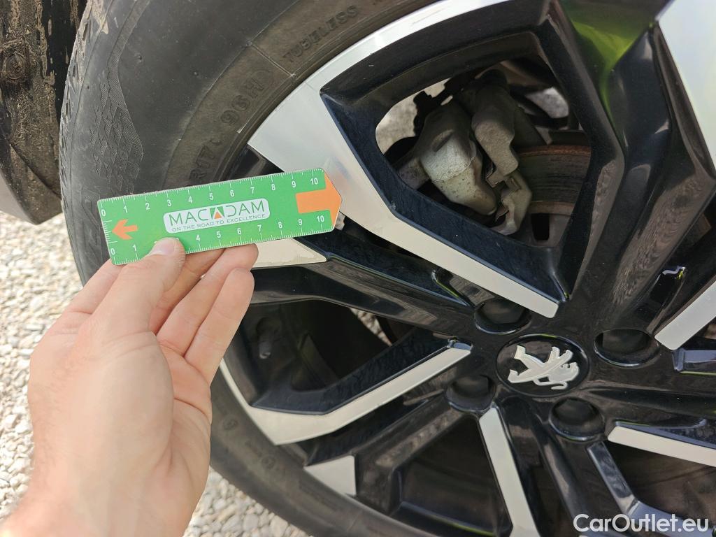  Peugeot  2008 PEUGEOT  / 2019 / 5P / todoterreno Allure BlueHDI 100 S&S BVM6 (AC) #63