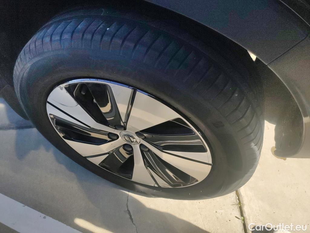  Volvo  XC 40 VOLVO XC40 / 2017 / 5P / todoterreno 1.5 T4 Twin Recharge R-Design Exp Auto #3