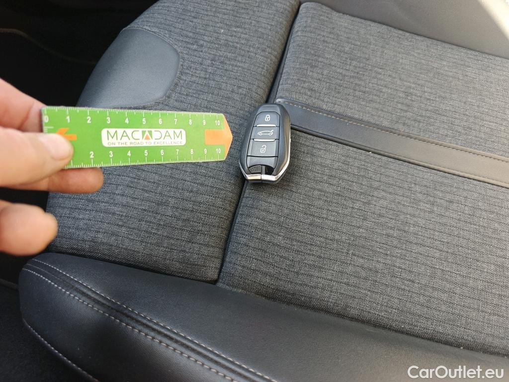  Peugeot  508 PEUGEOT  / 2018 / 5P / berlina con portón 5P Allure Pack PureTech 130 S&S EAT8 #2