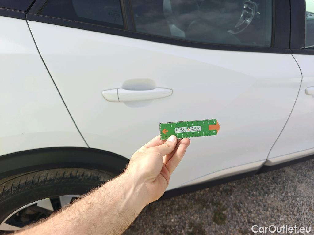  Peugeot  2008 PEUGEOT  / 2019 / 5P / todoterreno Allure BlueHDI 100 S&S BVM6 (AC) #51