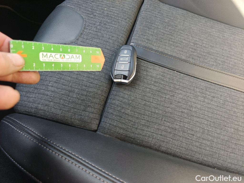  Peugeot  508 PEUGEOT  / 2018 / 5P / berlina con portón 5P Allure Pack PureTech 130 S&S EAT8 #1