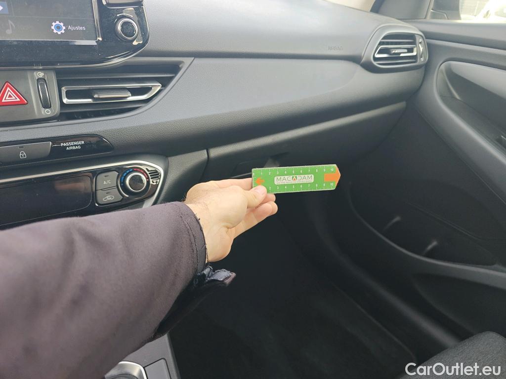  Hyundai  i30 HYUNDAI  / 2020 / 5P / berlina con portón 1.5 DPI Klass SLX #19