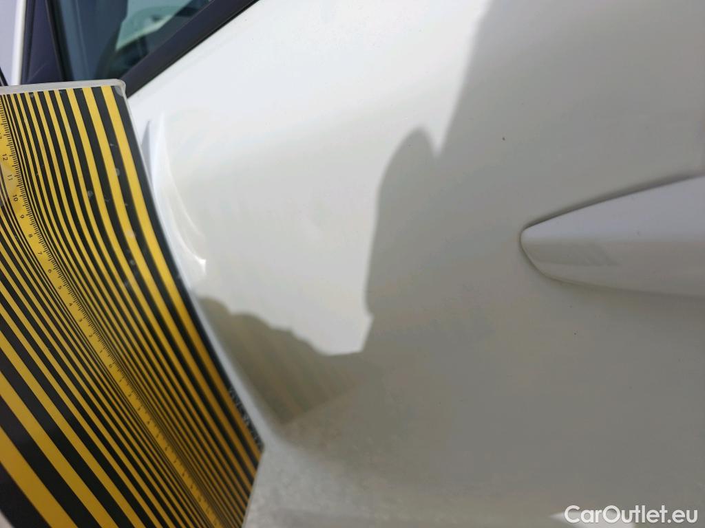  Peugeot  2008 PEUGEOT  / 2019 / 5P / todoterreno Allure BlueHDI 100 S&S BVM6 (AC) #17