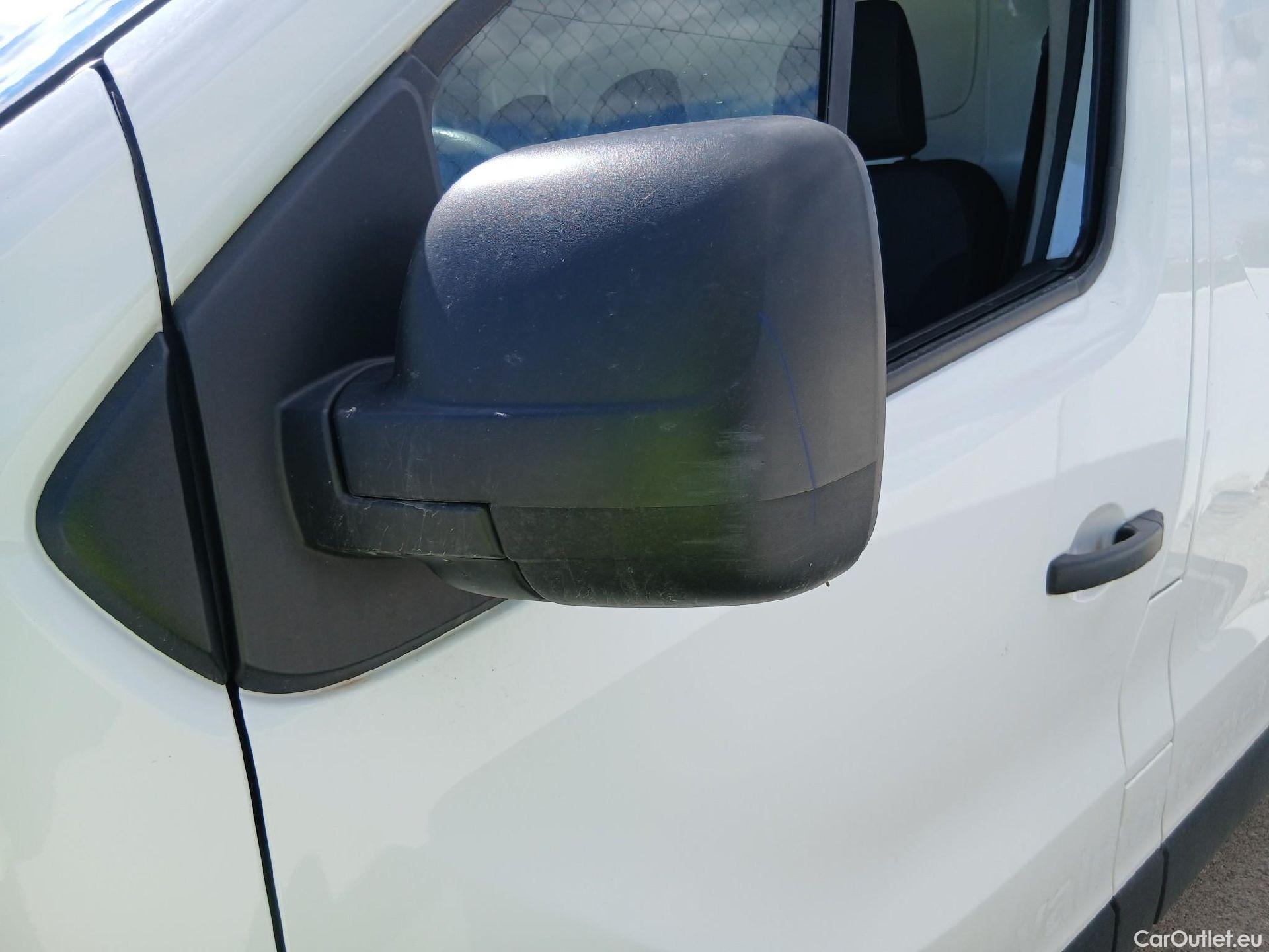  Renault  Trafic RENAULT  / 2019 / 4P / furgón Furgón 27 L1H1 Energy BluedCi 88 kW (AC) #4