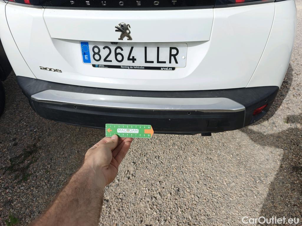  Peugeot  2008 PEUGEOT  / 2019 / 5P / todoterreno Allure BlueHDI 100 S&S BVM6 (AC) #28
