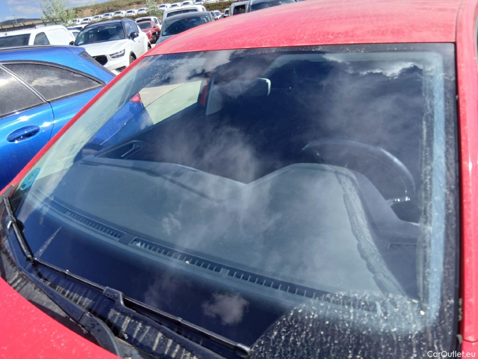  Volkswagen  Polo VOLKSWAGEN  / 2017 / 5P / berlina con portón Advance 1.0 TSI 70kW (95CV) #2