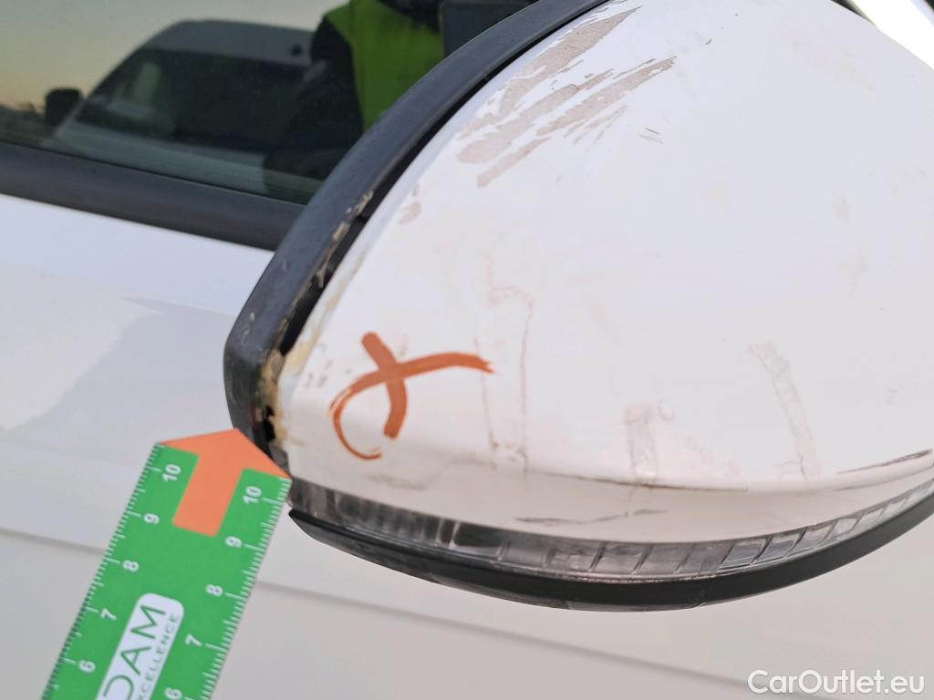  Volkswagen  T-ROC  Life 2.0 TDI 115CV MT6 E6d #2