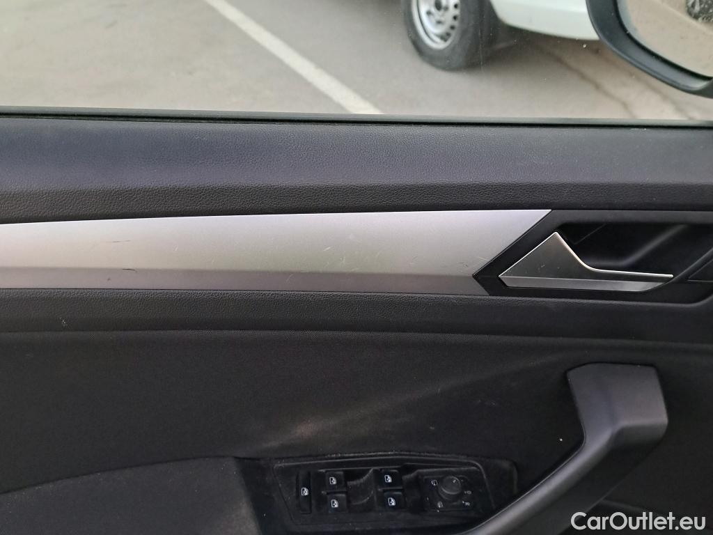  Volkswagen  T-ROC  Life 2.0 TDI 115CV MT6 E6d #13