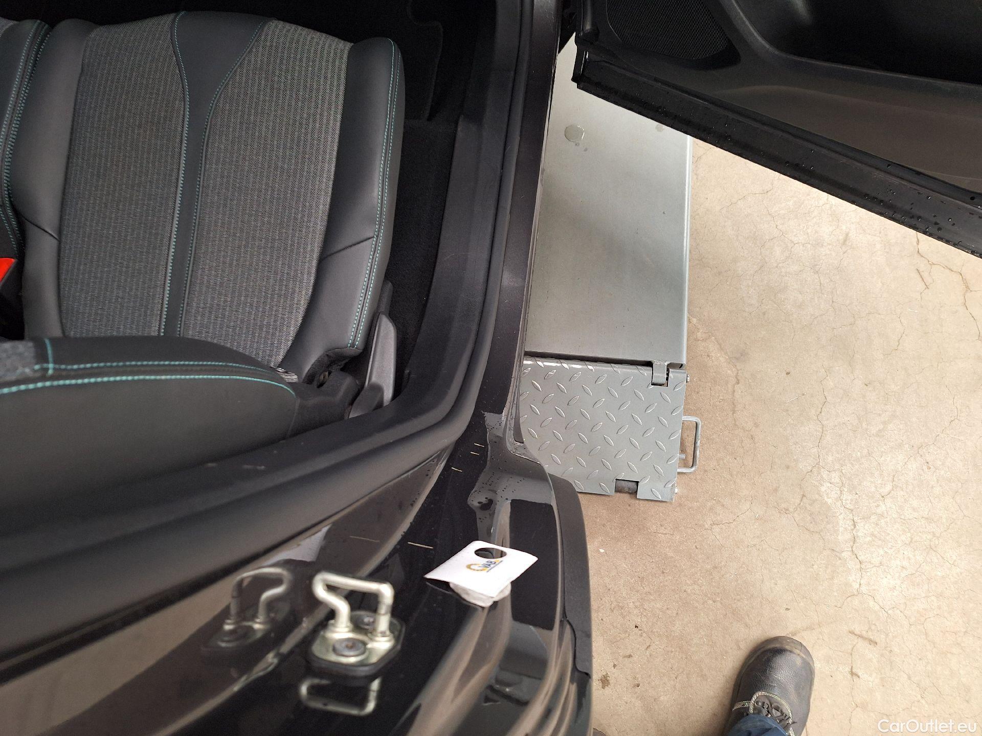  Peugeot  5008 Peugeot,  FL'20, Peugeot  1.5 BlueHDi 96kW S&S EAT8 Allure Pack #5