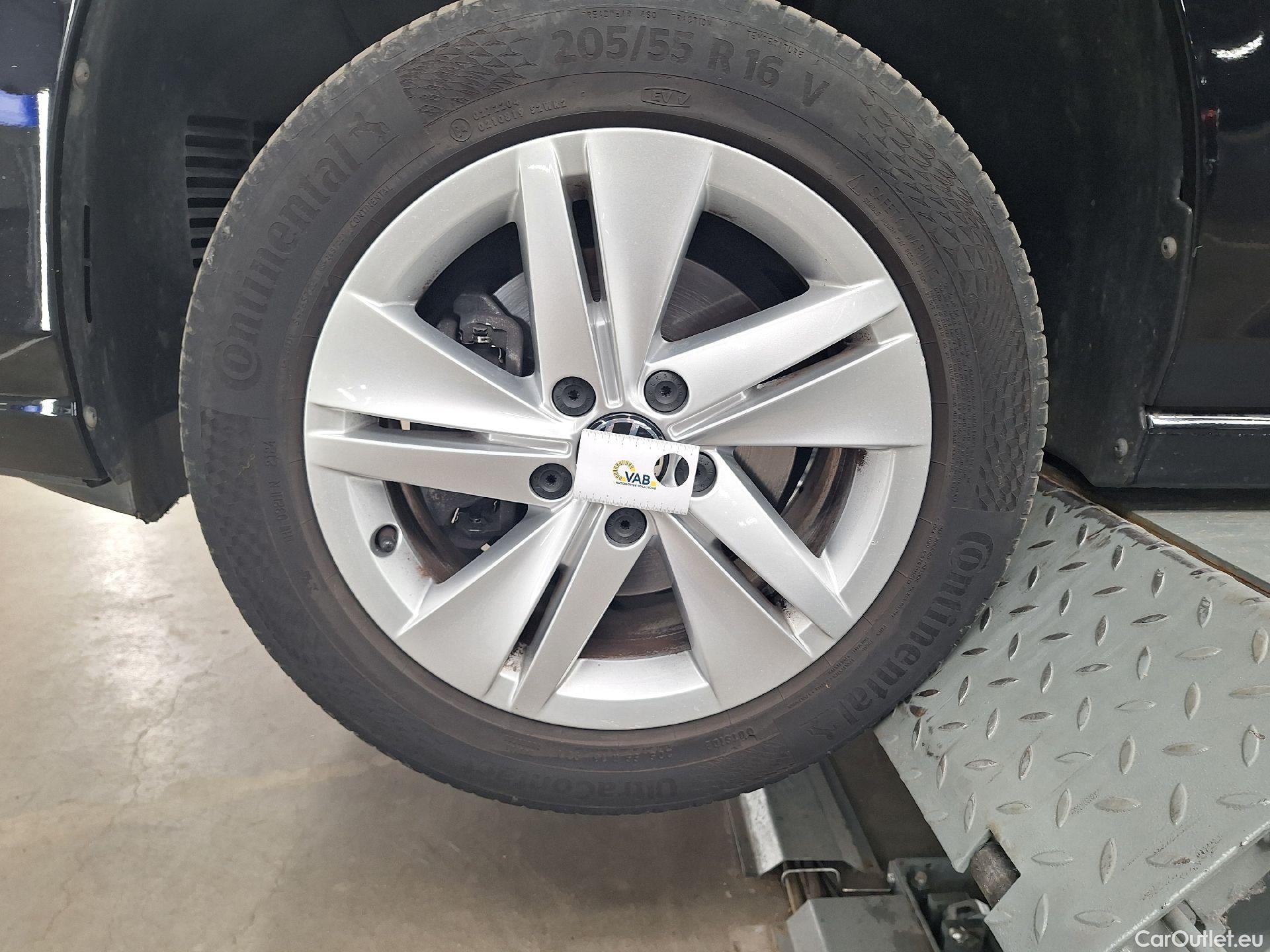  Volkswagen  Golf  VW, VIII '20, Volkswagen VIII 1.0 TSI 81kW Life 5d #29