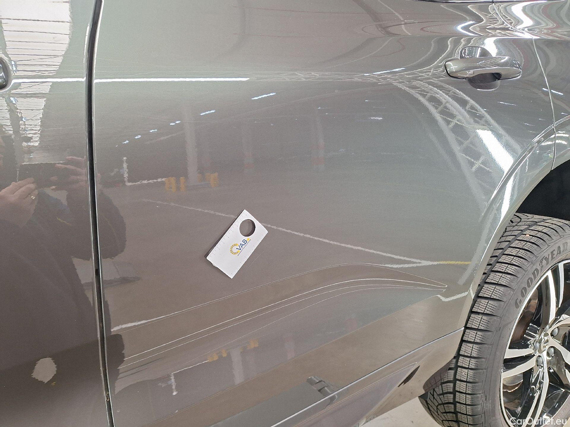  Volvo  XC60 Volvo,  FL'21, Volvo  B4 D Geartronic R-Design 5d #31