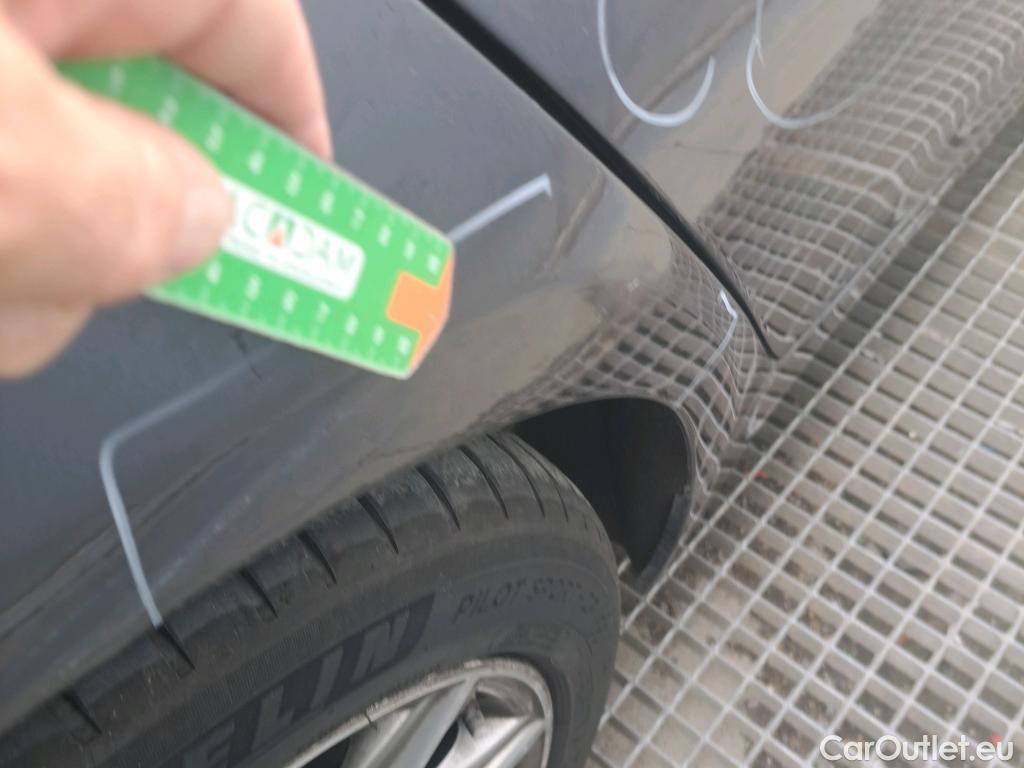  Bmw  Serie 5 BMW  4p 7G sedán 530dA #4