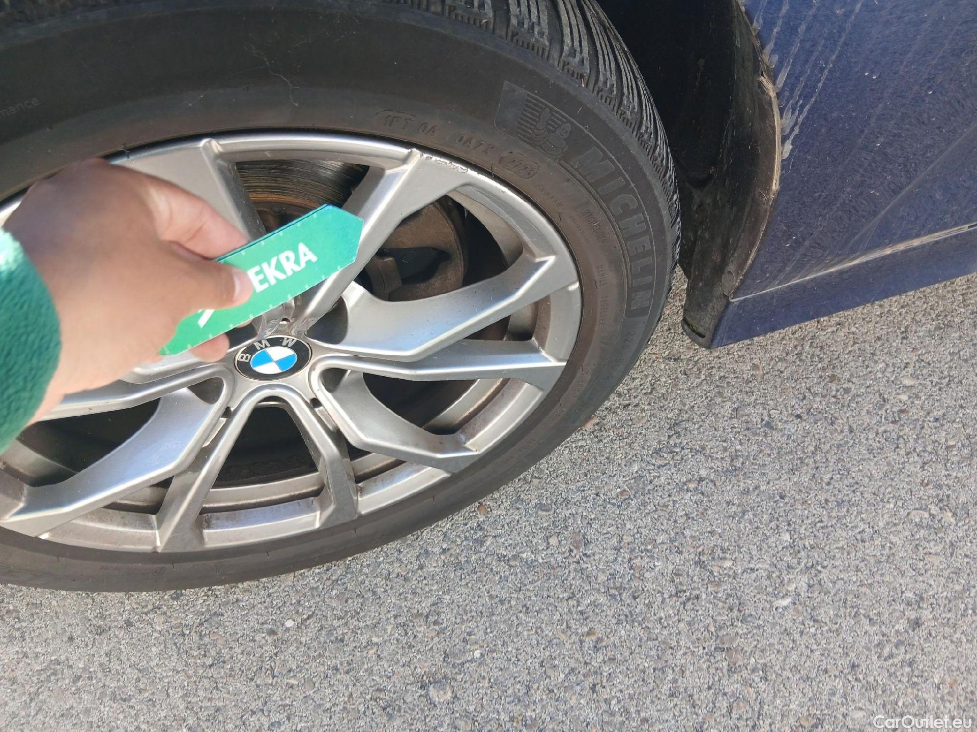  Bmw  Serie 3 BMW  / 2018 / 4P / sedán 320d xDrive Auto. #9