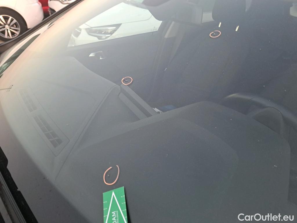  Bmw  Serie 1 BMW  / 2019 / 5P / berlina con portón 116d Corporate Auto. #1