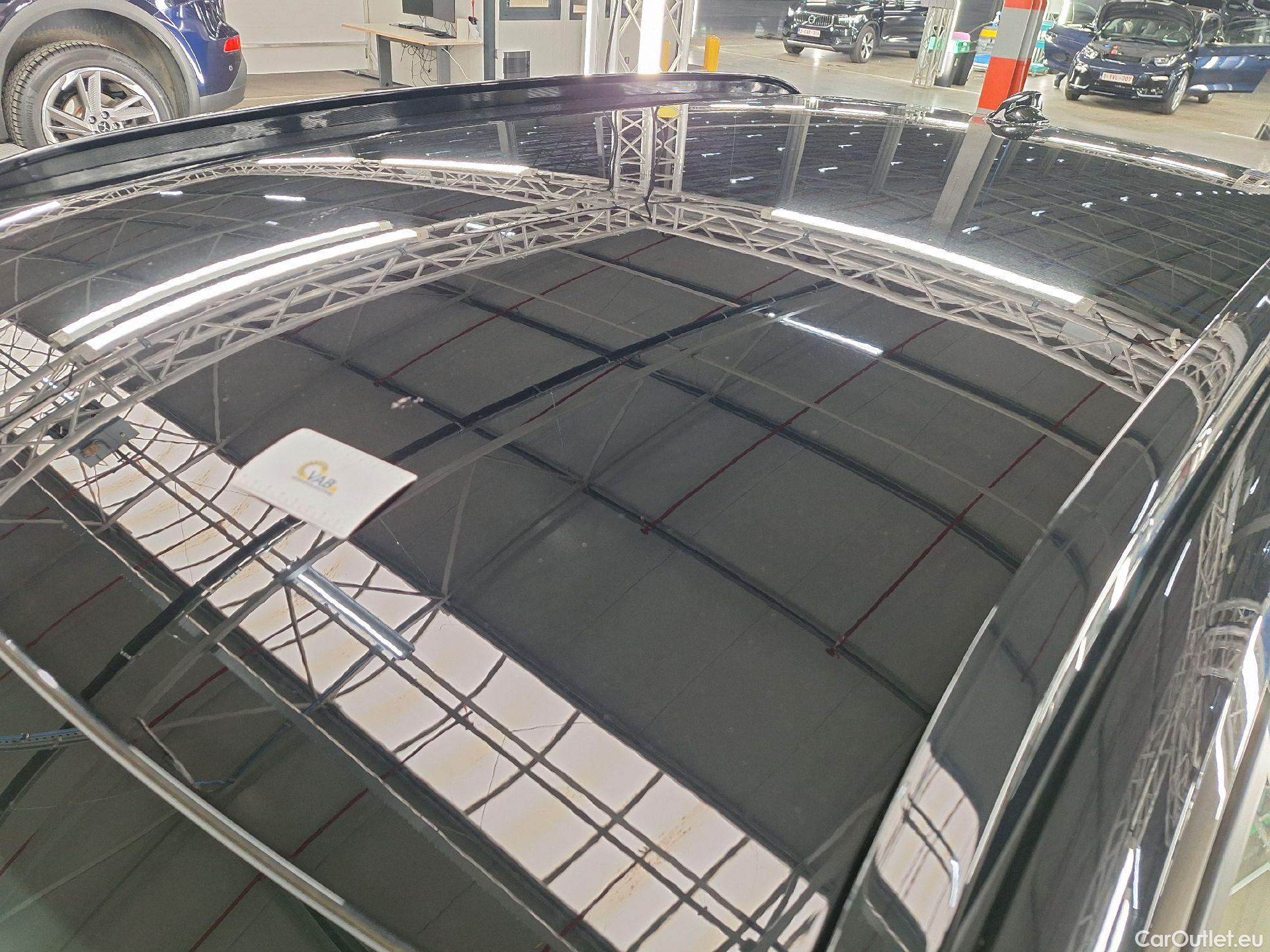  Volvo  XC 40 Volvo, XC40 '17, Volvo XC40 T2 R-Design 5d #23