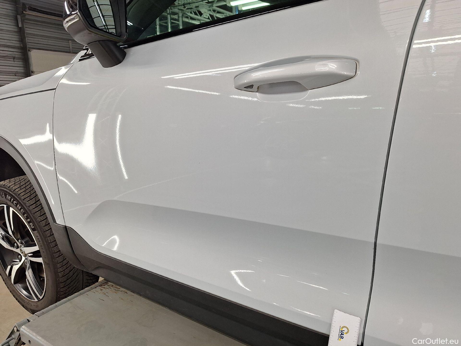  Volvo  XC 40 Volvo, XC40 '17, Volvo XC40 T2 R-Design 5d #9