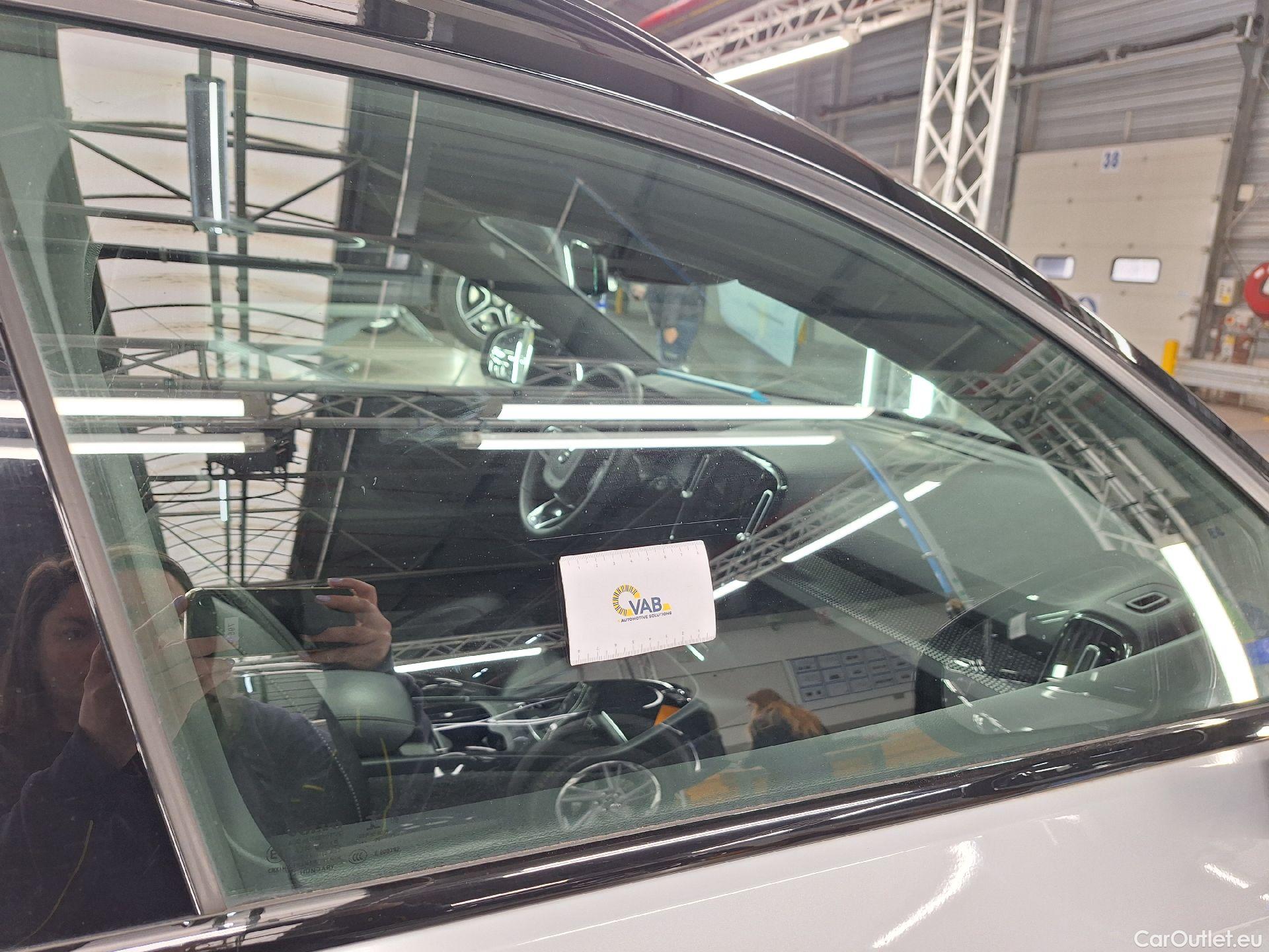  Volvo  XC 40 Volvo, XC40 '17, Volvo XC40 T2 R-Design 5d #25