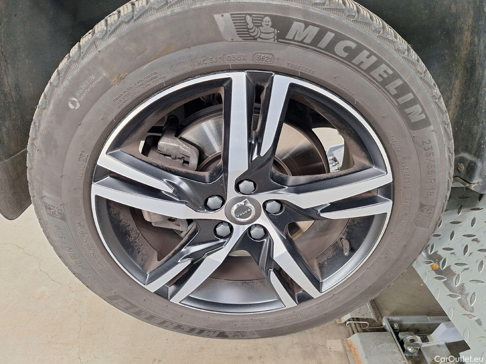  Volvo  XC 40 Volvo, XC40 '17, Volvo XC40 T2 R-Design 5d #5