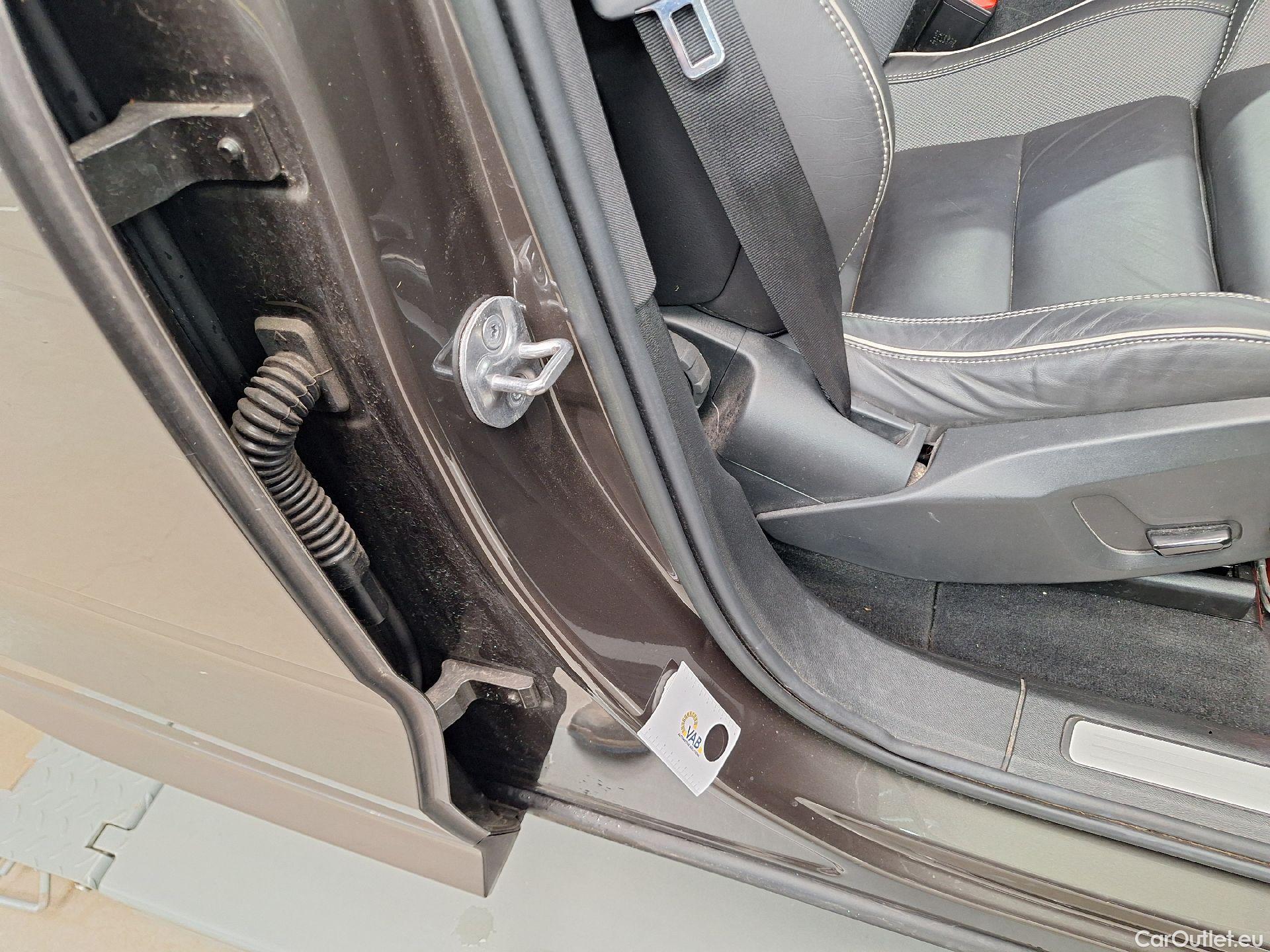  Volvo  XC60 Volvo,  FL'21, Volvo  B4 D Geartronic R-Design 5d #19