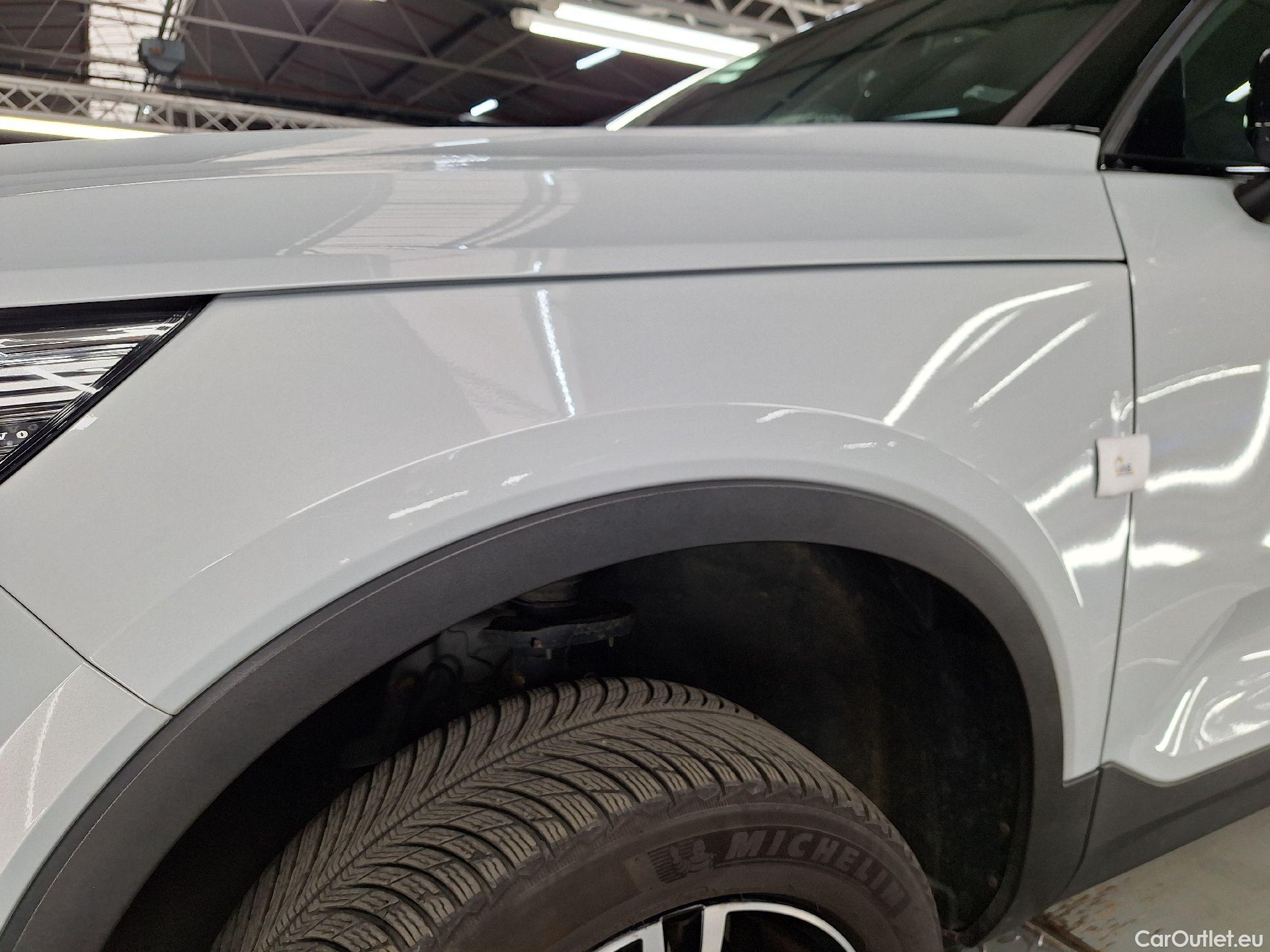  Volvo  XC 40 Volvo, XC40 '17, Volvo XC40 T2 R-Design 5d #7