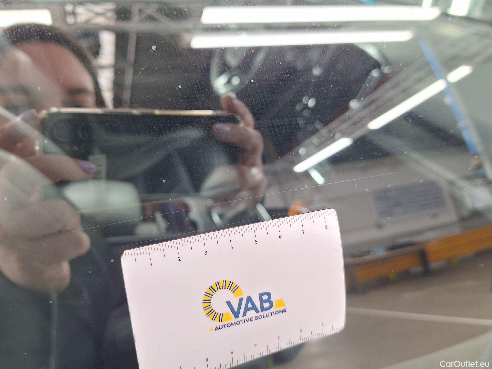  Volvo  XC 40 Volvo, XC40 '17, Volvo XC40 T2 R-Design 5d #26