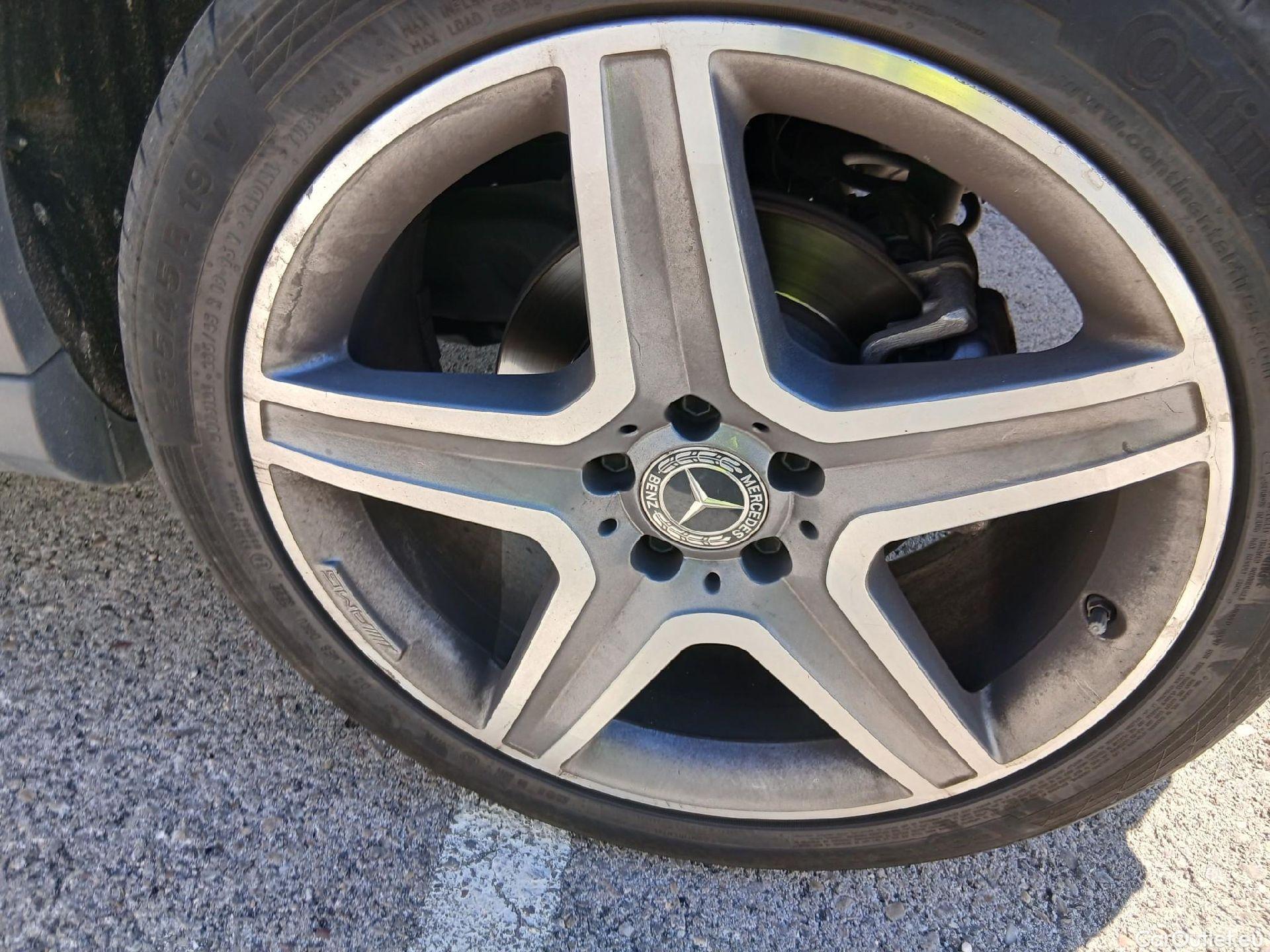  Mercedes  GLA MERCEDES-BENZ Clase  / 2017 / 5P / todoterreno  200 d #26